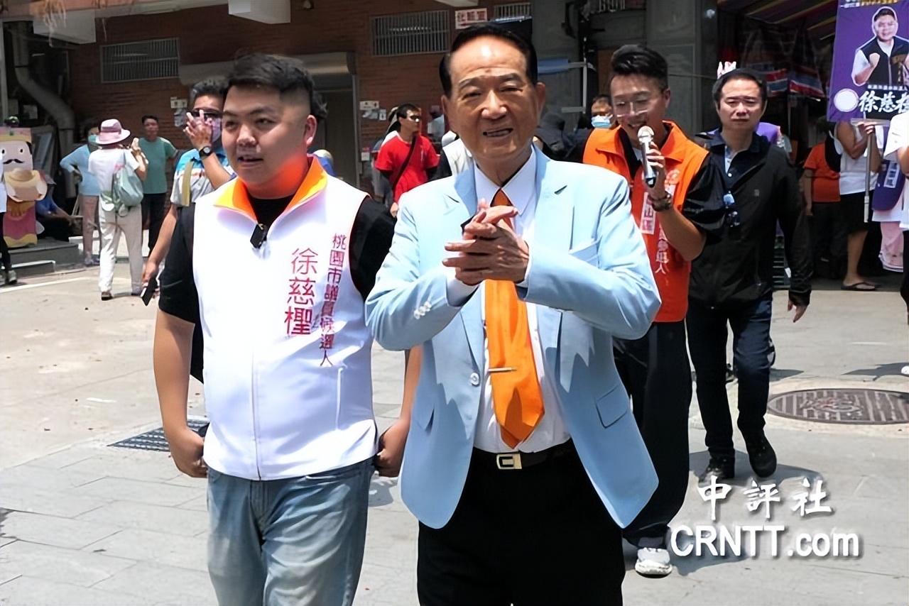 84岁宋楚瑜烈日扫街辅选！两小时连跑4场，反复追忆旧事，人气难转换成选票！