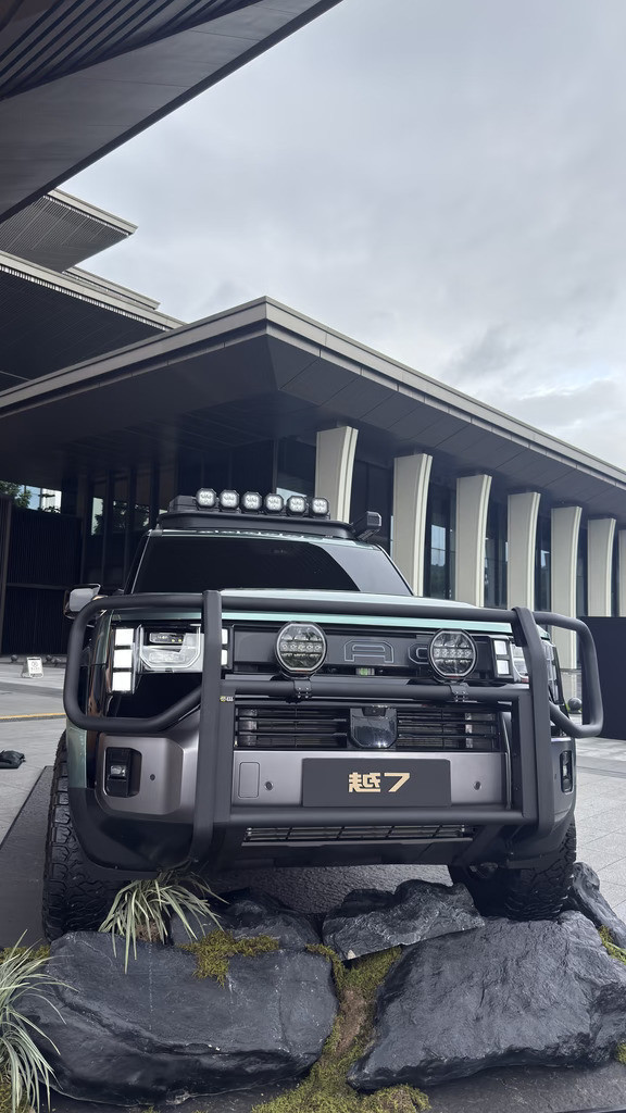 这段时间抽空深度试驾了传祺越7和长城H10两台硬派方盒子SUV，还去了一些场地跑了炮弹坑、交叉轴这类