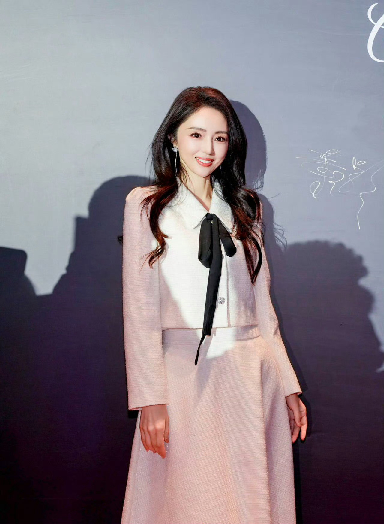 董璇每次出席活动的现场都带来非常优雅的状态呀，咱们姐姐身上真的是感受到经济上行的