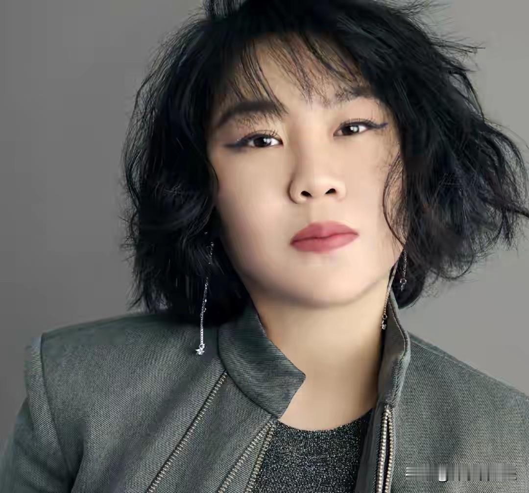 2025年12月16日，小沈阳在直播中与网友互动时，谈及女儿沈佳润的现状，忍不住