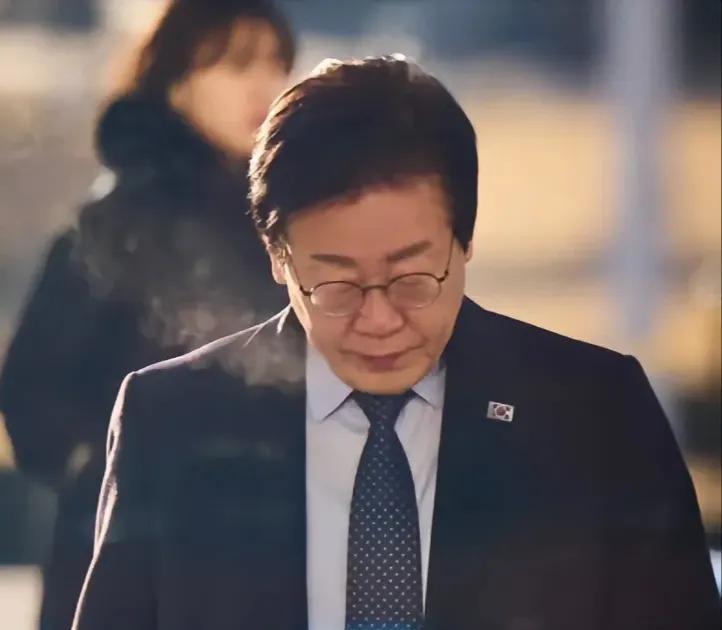 如果李在明不收一点，那他的后路无疑将会与他前任一样，甚至可以说结果可能比尹还要严