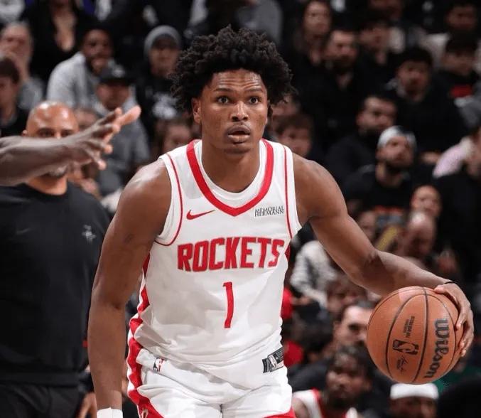 刚看到一项数据统计，火箭的最近8场比赛，阿门场均20+7+5，真实命中率更是高达