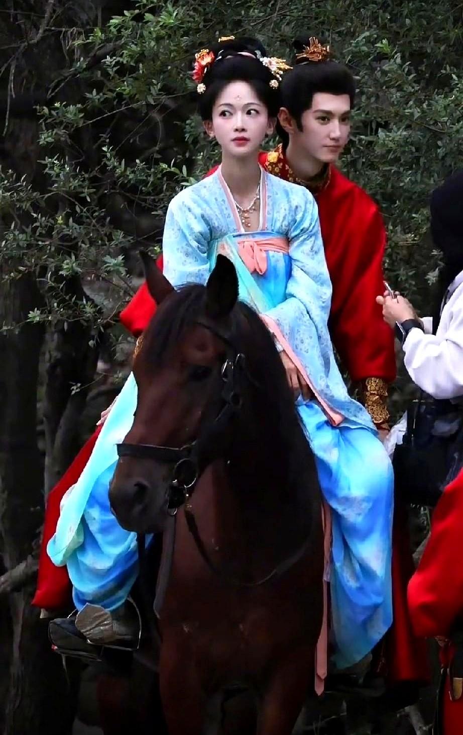 有人会说，《江山为聘》不仅是一部古装剧，更是一场关于粉丝情绪和明星选择的试金石。