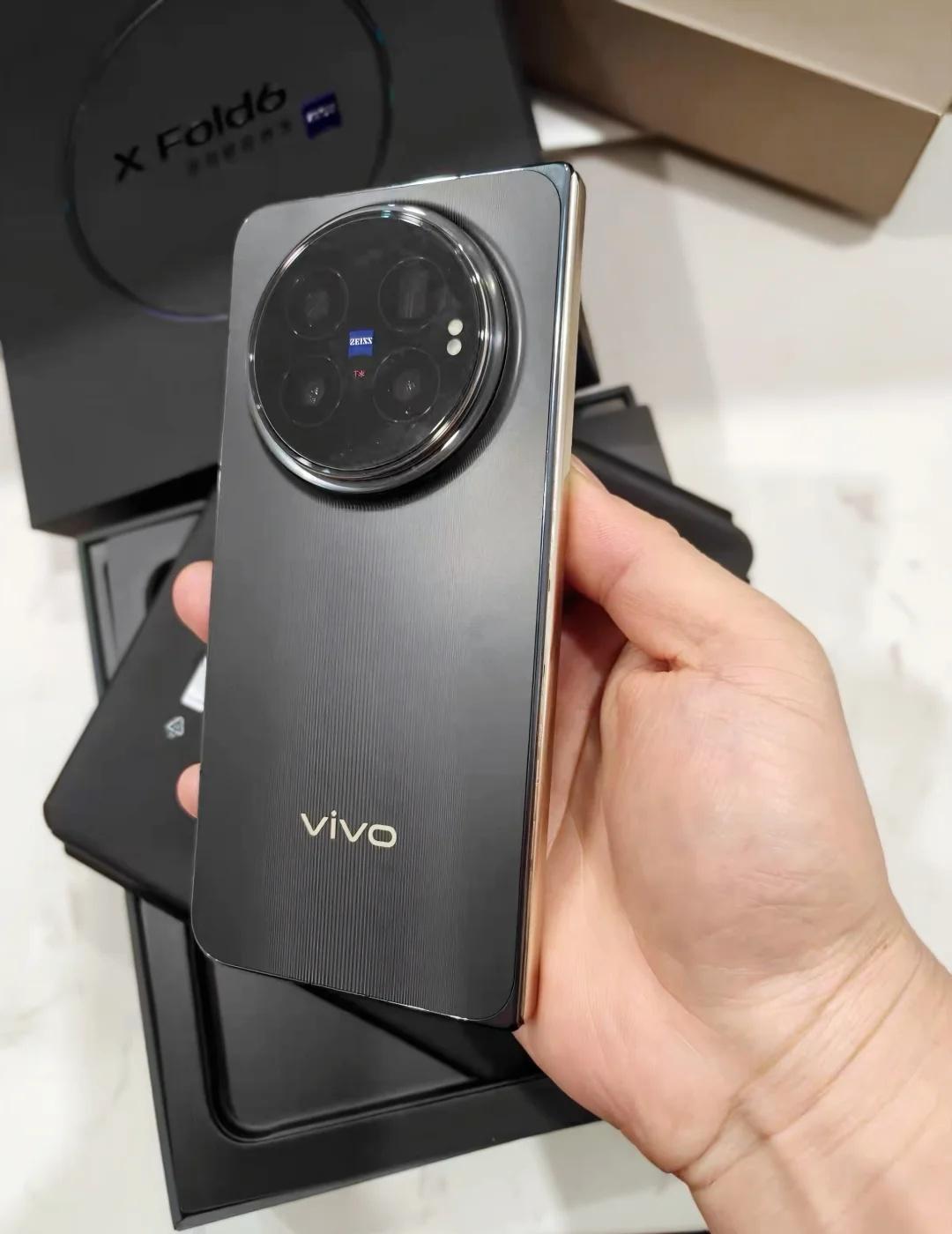 花一万买折叠屏图啥❓vivoXFlod6到底值不我也实测过不少的折叠屏手机