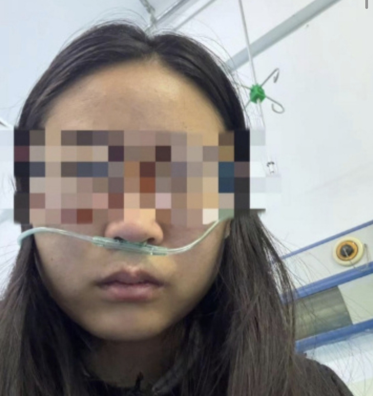鄂尔多斯一女子称讨薪被老板锁门殴打，警方已介入调查9月29日，鄂尔多斯一女子因