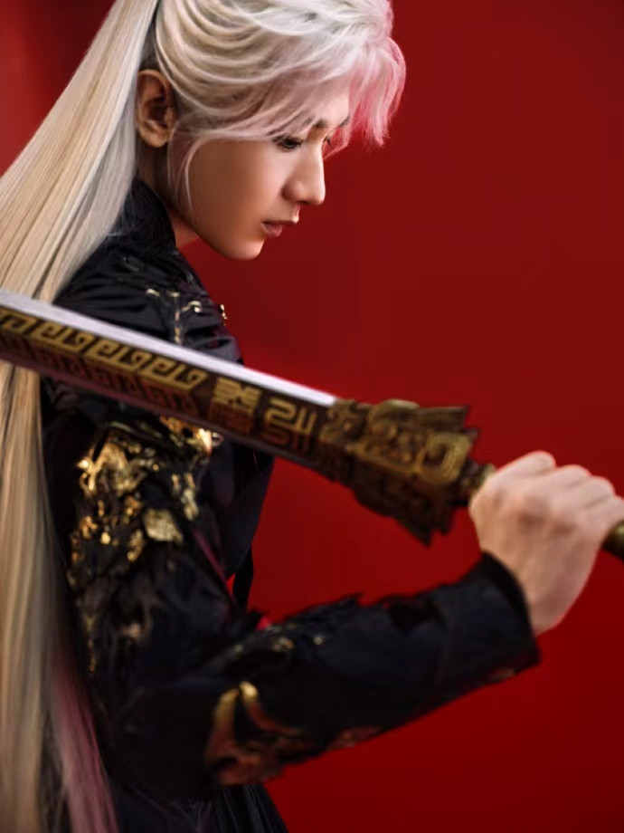 成毅黑衣束发王权富贵剑魂不灭步步生风成毅黑衣束发，王权富贵剑魂不灭步步生风，