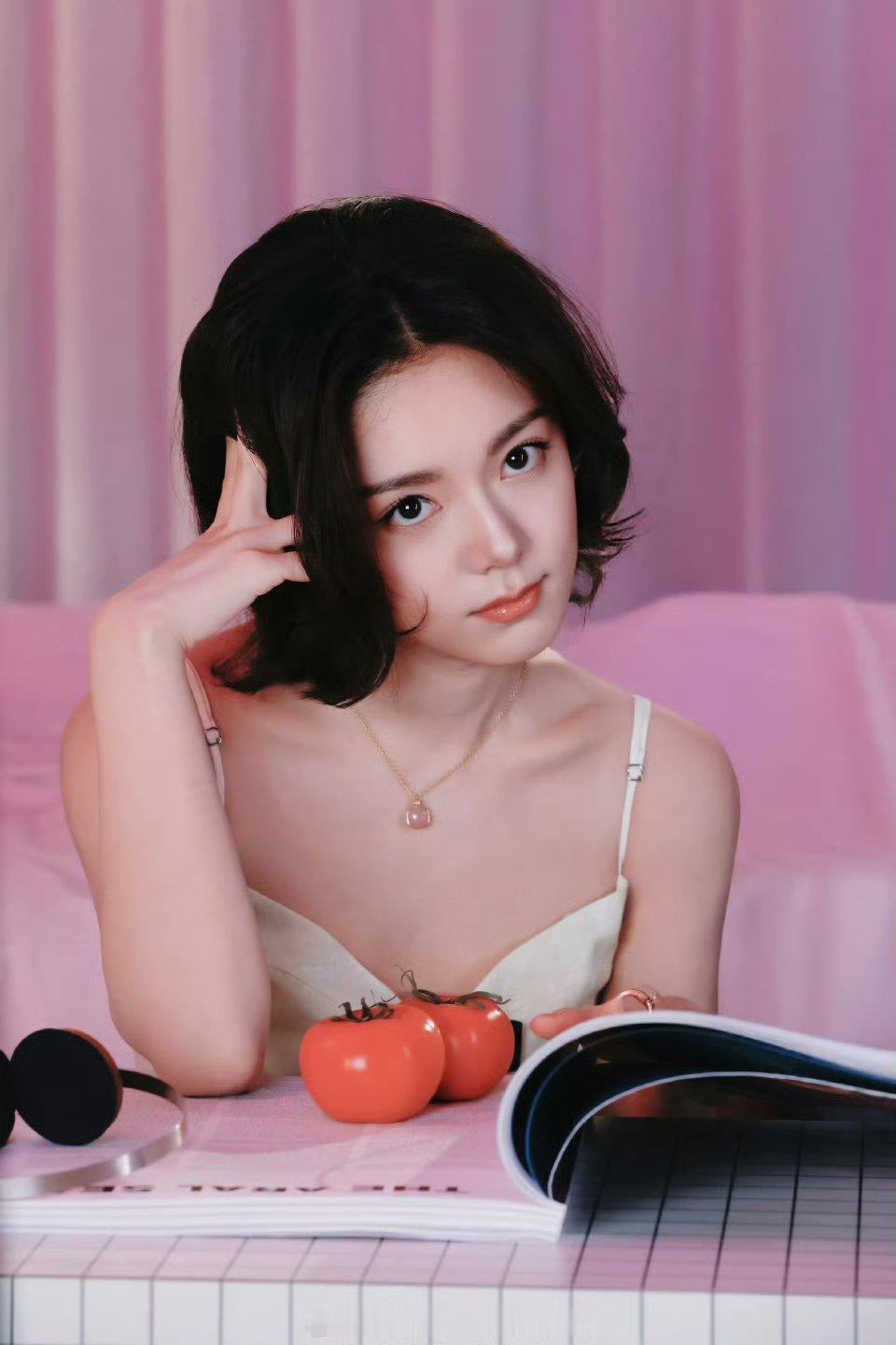 赵今麦娇兰大片花絮图，清甜水灵的美女子！