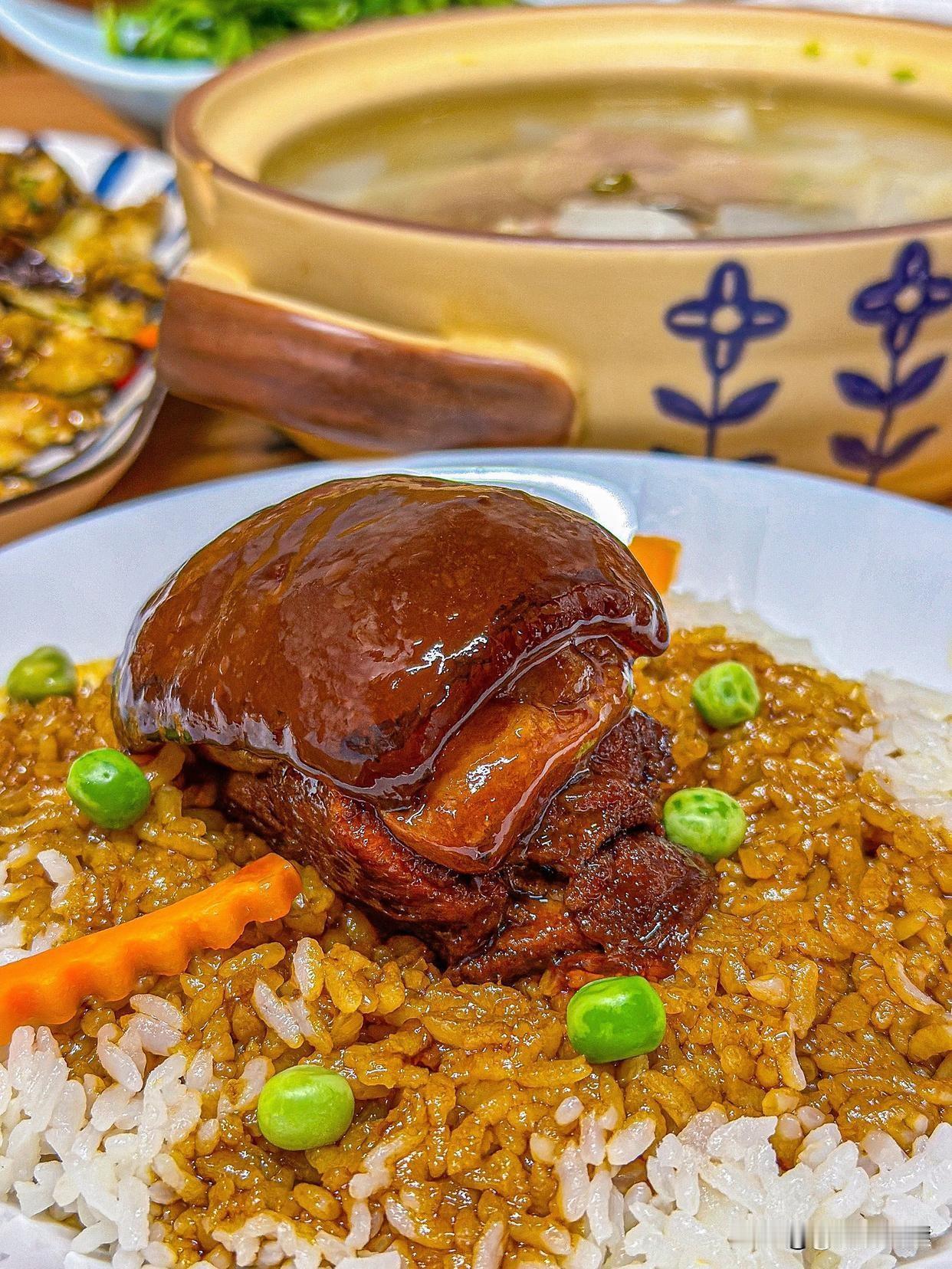 舌尖江湖——十大名饭1.扬州炒饭——淮扬风味的精致答卷2.新疆手抓饭——天