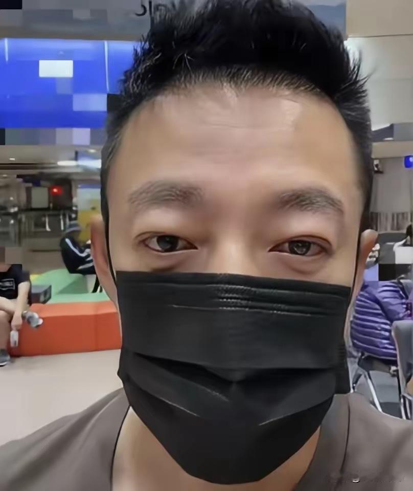 小菲一家是非多，人家不在乎，大家开心就好，他还是他，有什么都喜欢让大家知道，有什