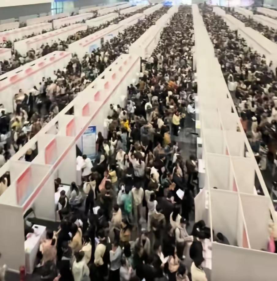 国家该出手了毕业即失业国家男性63岁、女性58岁才退休，可企业招人却把35岁