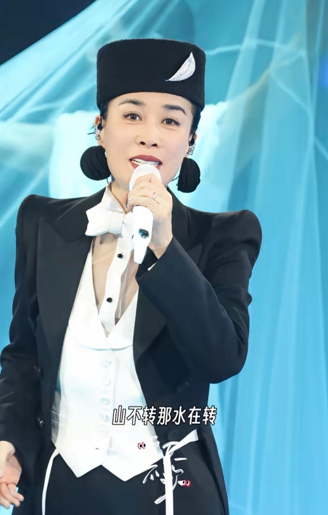 我严重怀疑，那英这次演唱会，不是为了圈钱，也不是情怀，纯粹就是为了炫耀自己在