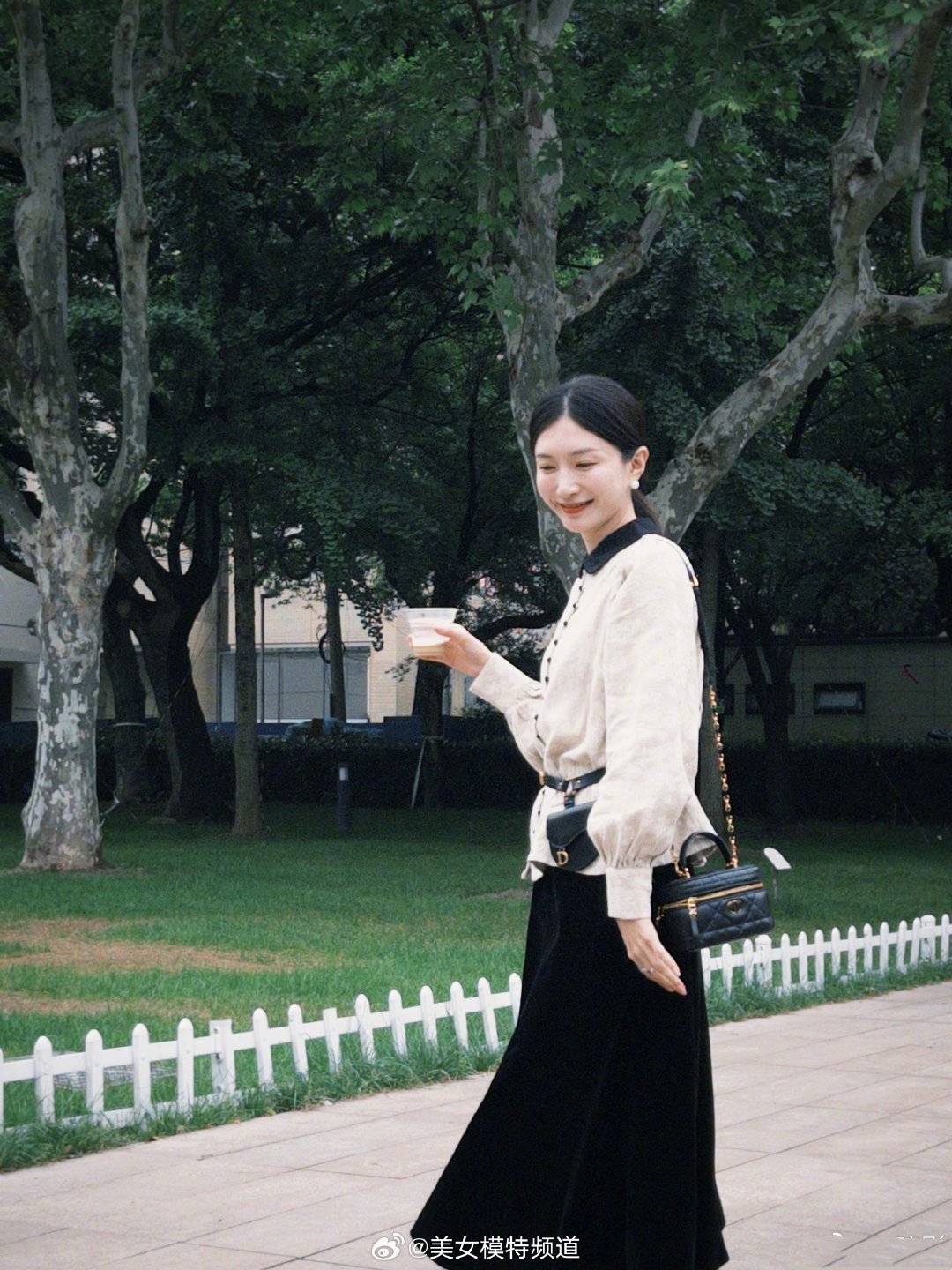 江疏影休闲自在的穿搭​