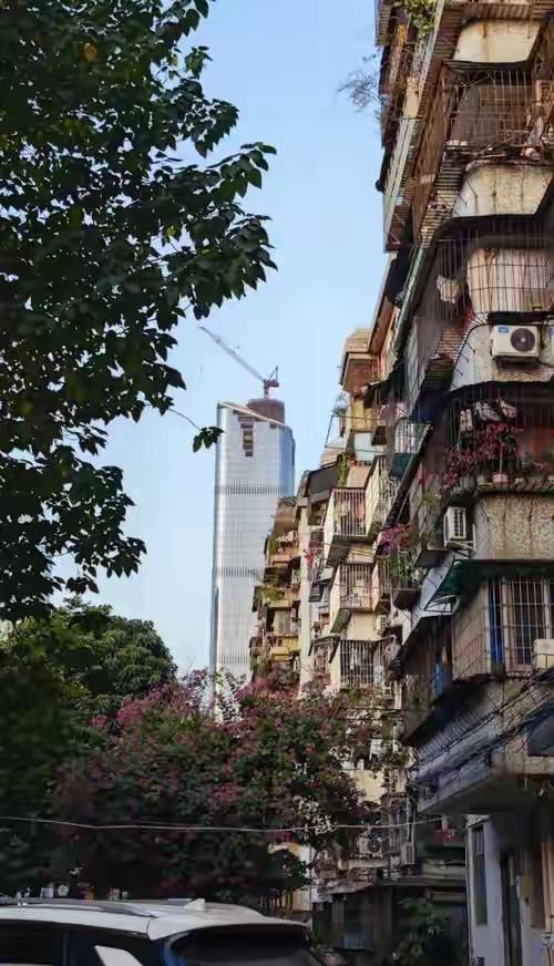 “原拆原建”来了？中央动真格，人民日报发声：首批项目成功打样40年老房变新房，