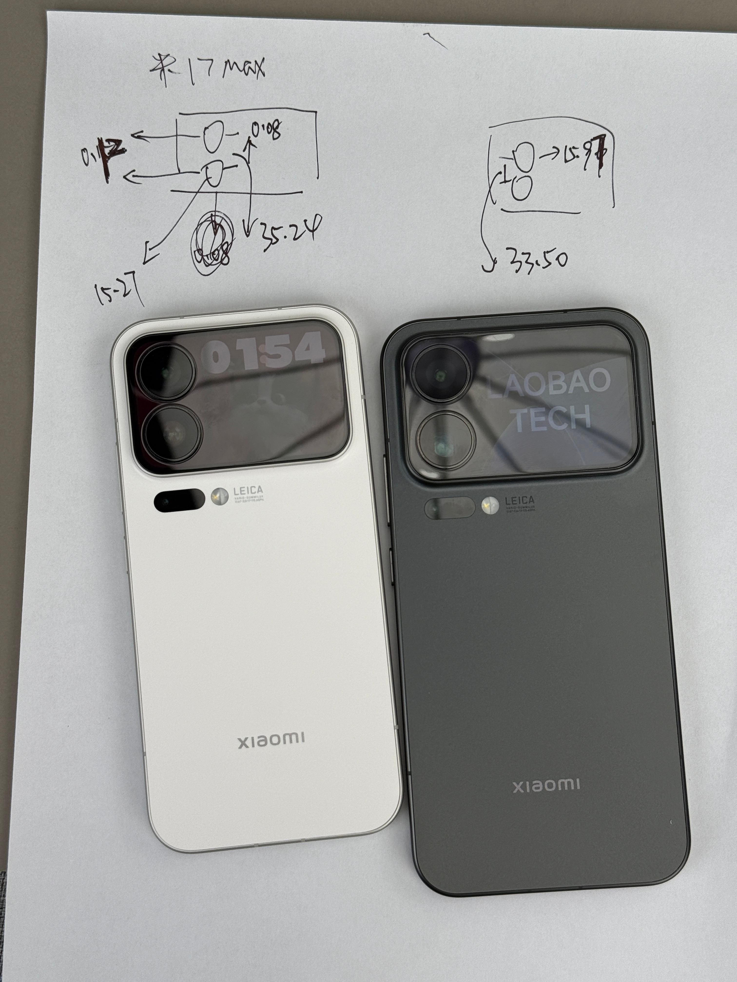 小米17Pro/17ProMax的背屏膜已经设计好了。我们拿了工厂背膜样品来贴