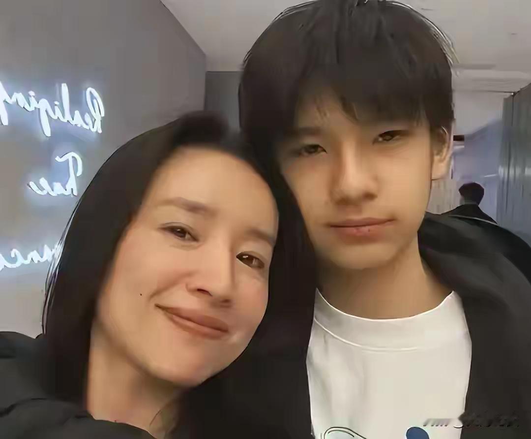 苦等11‑年终圆满！17岁顶顶自主选择搬去潘粤明家中生活当年一场离婚风波，
