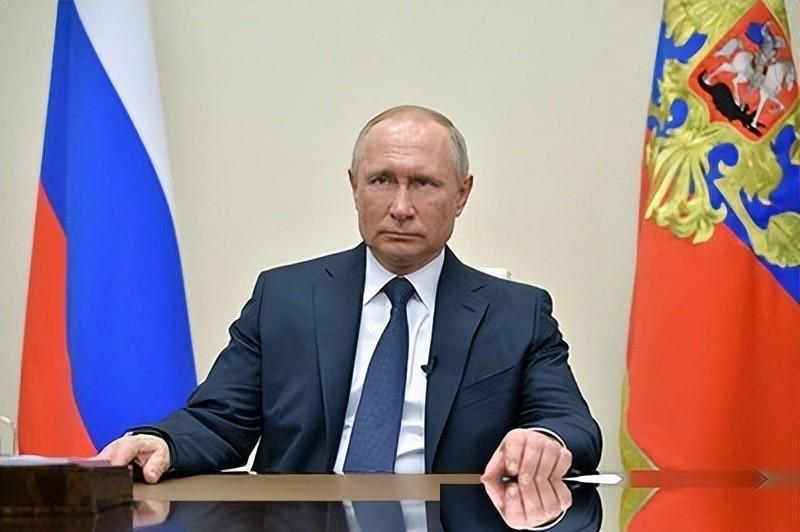 谁能想到，你在异国他乡和朋友唠的一句家常，或者随手拍的一段生活视频，竟然早就被人