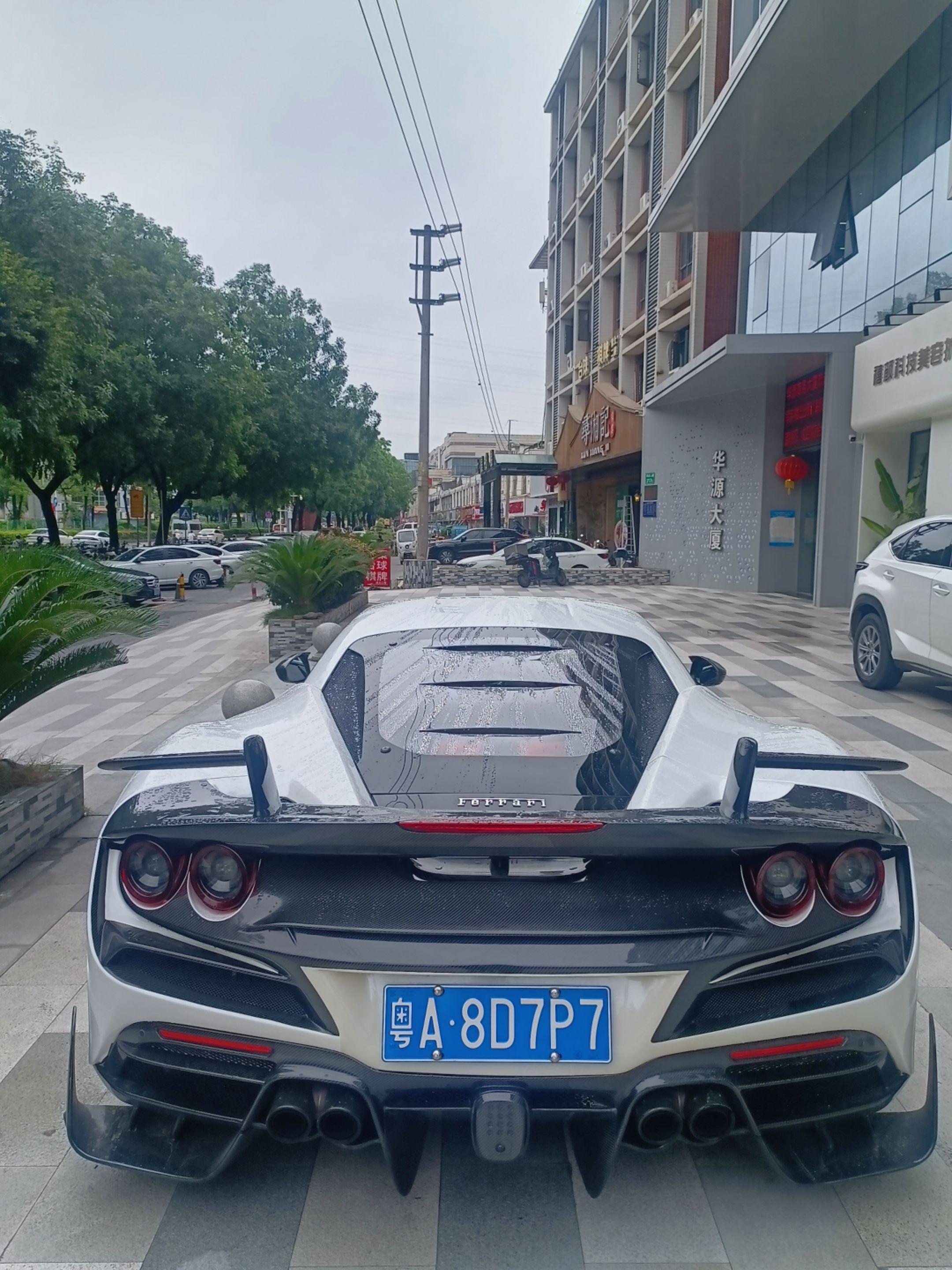 法拉利f8发动机盖下雨怎么办？