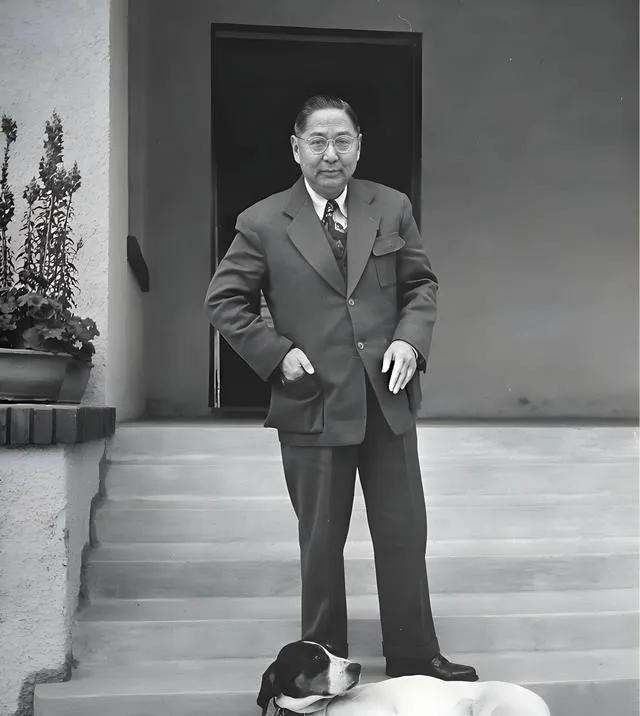 孙中山唯一的儿子孙科，1949年拒绝跟随老蒋去台湾。老蒋气的在日记里怒骂他是“阿