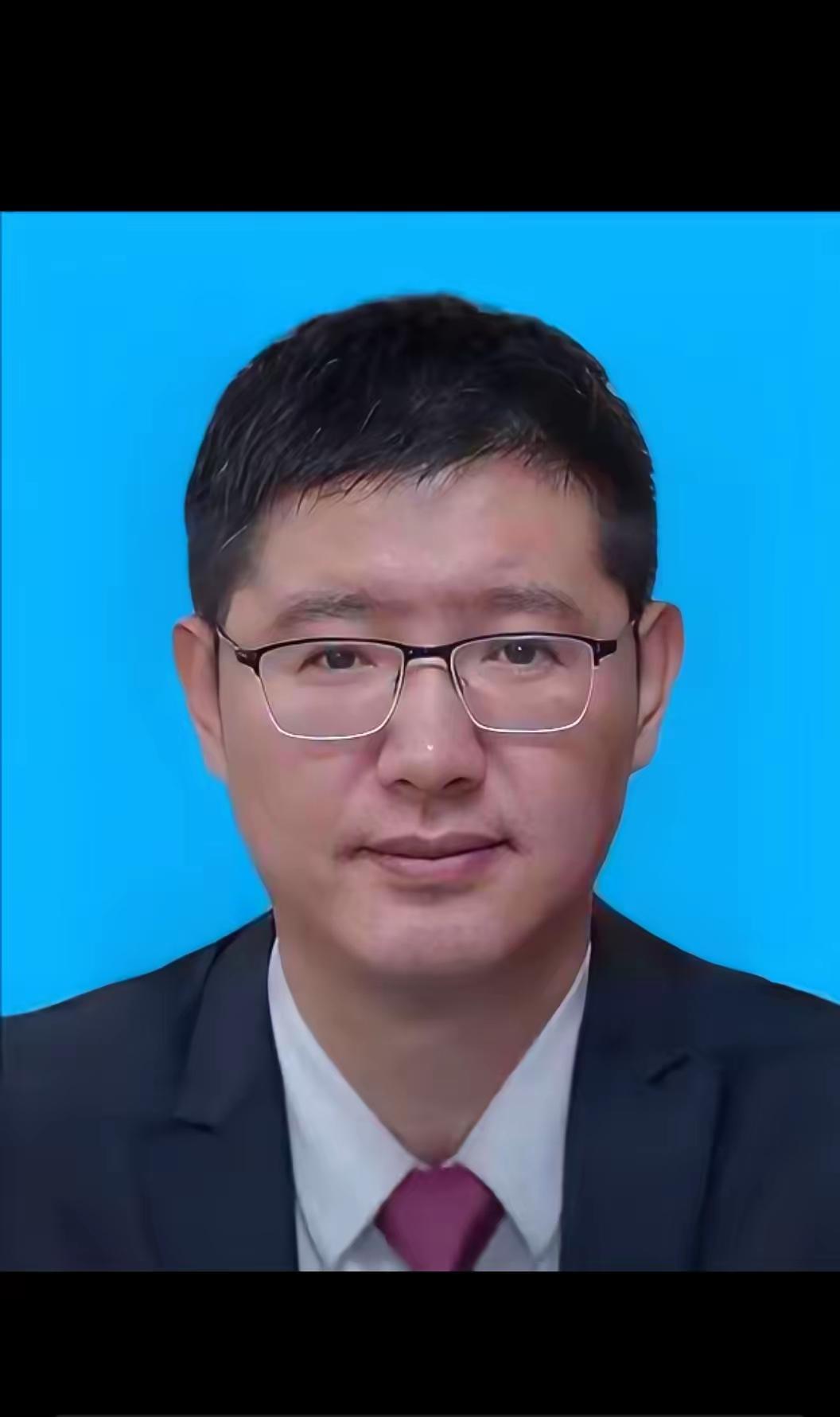 李明，1982年生，18岁考入兰州大学，一路读到哲学博士，28岁人才引进进太原理