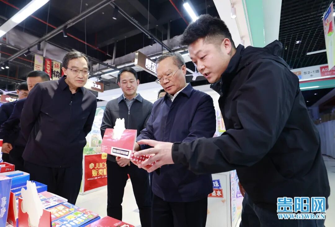 胡忠雄调研商贸服务业发展工作