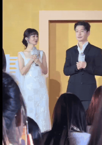 赵丽颖为什么这么想不开，身材也挺好的，衣服穿得也挺修身有气质的，但是这个刘