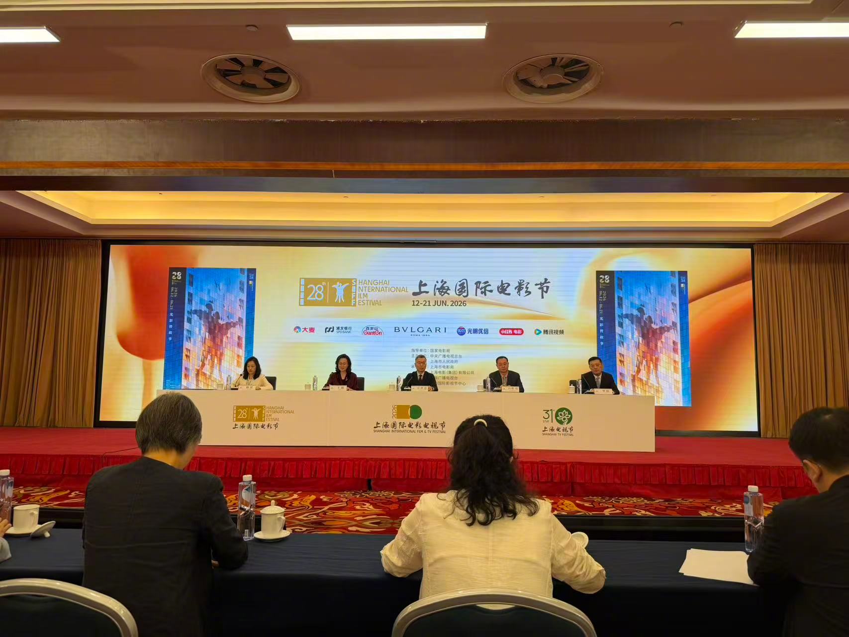 第28届上影节主视觉海报第28届上海国际电影节发布会现场公布主视觉海报。海报主