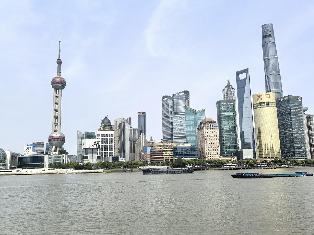 上海真的还在变老，老年人口占比已经高达37.6%了，这意味着差不多每4个上海人中