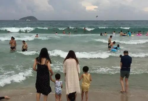 从孩子如何度过暑假，就可以简单判断出每个家庭所处的阶层。一、假期开始，作业先丢