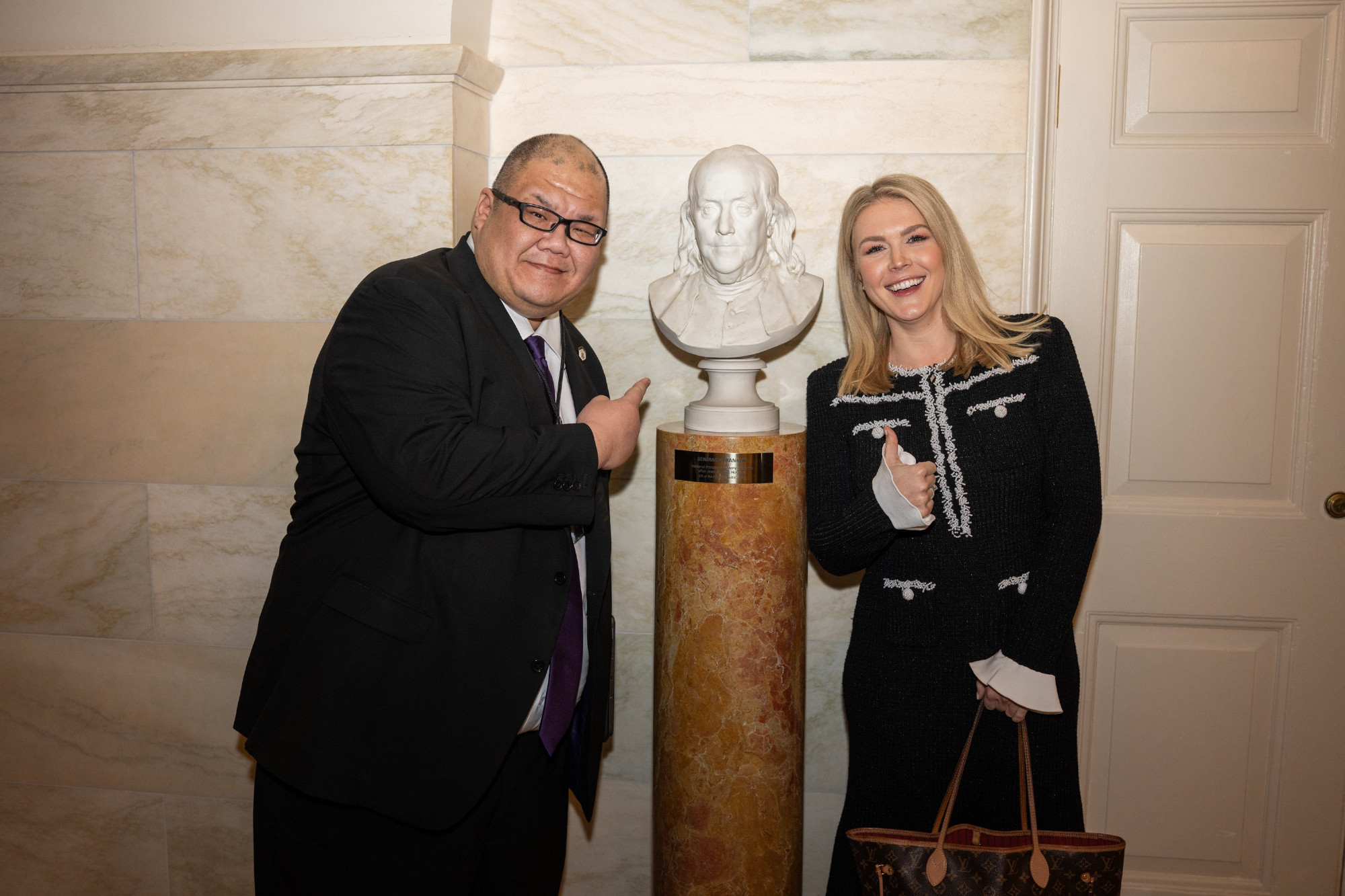 🔻你好意思吗美国？🔻这不是派大星，这是StevenCheung（张振熙），