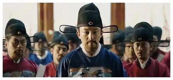 “文官体制”的本质，是“文官集团”及其“预备队”（几乎所有读书人），形成了一个“