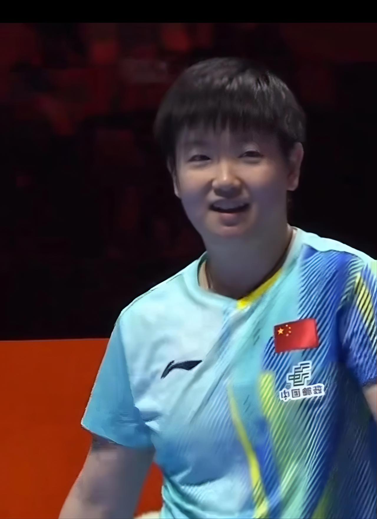 恭喜孙颖莎获胜，她终于笑了，球迷们含泪也跟着她笑了，4:3艰难战胜汉娜.高