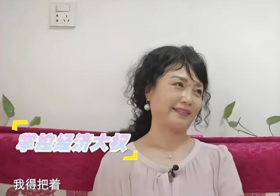 太奇葩了？57岁的大叔与54岁的大妈相亲，期间交谈十分顺利，谁曾想，大妈直接提出