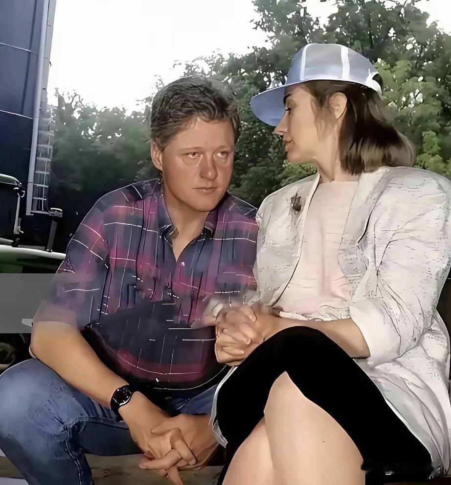 克林顿和希拉里，两个人的颜值和智慧都是非常高的，两个人的价值取向基本上是一致的，