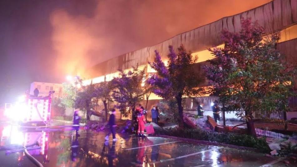 秦皇岛8人死于底商火灾：火50分钟就灭了，为什么人没能活着出来？8月20日凌