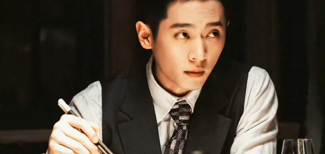 继《与晋长安》《锦月如歌》两部古偶剧扑街后，丞磊主演的年代剧《足迹》官宣定档。