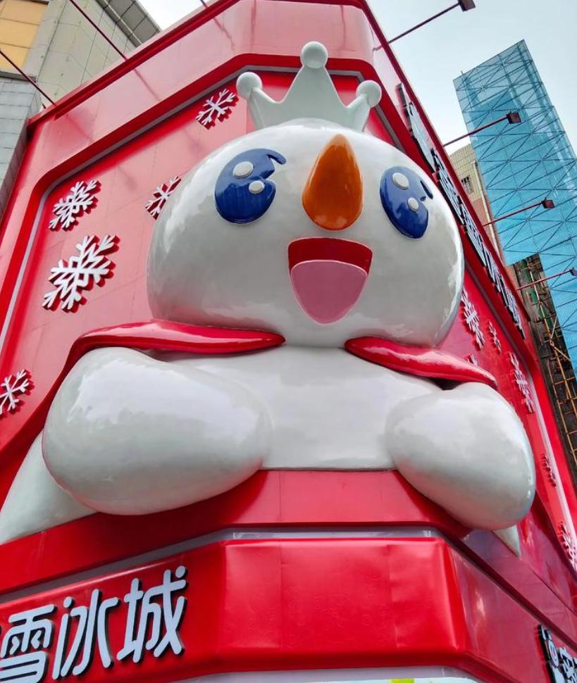 选址中牟，雪王要建主题乐园了？全球店量最大的蜜雪冰城，要开始搞游乐园了。近日