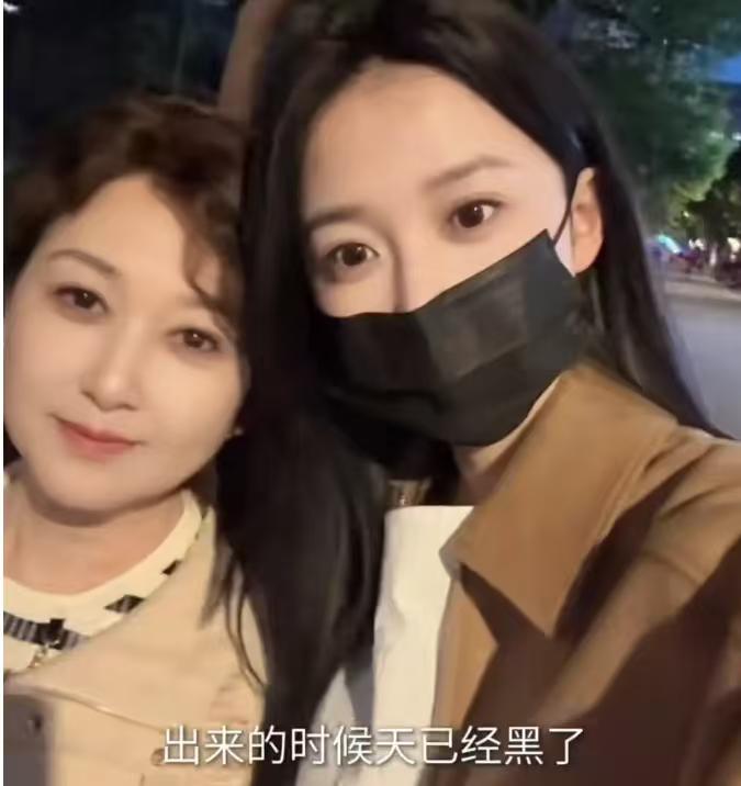 潘玮柏老婆应该和郭富城老婆一样，是原生美貌，看她妈妈就知道了！宣云晒出自己和妈