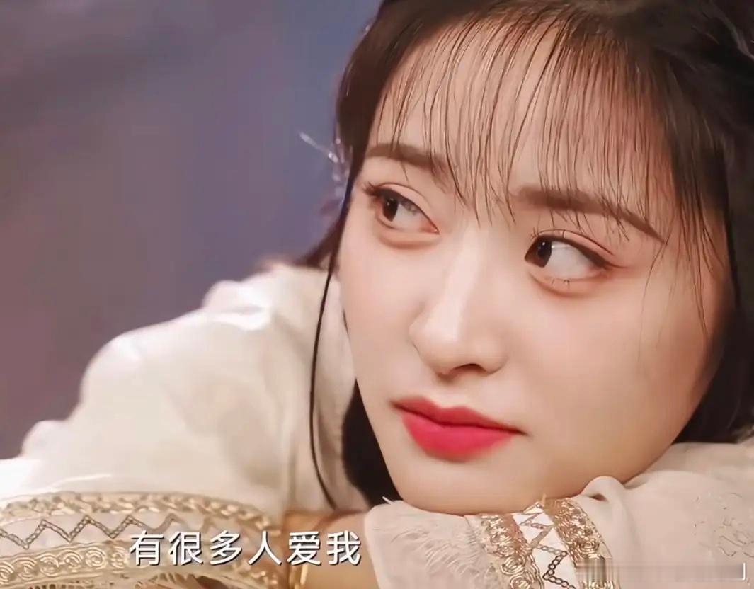 《淮水竹亭》东方秦兰眼神清澈的看着李去浊自夸。李去浊说自己性格又好，长得也还行，
