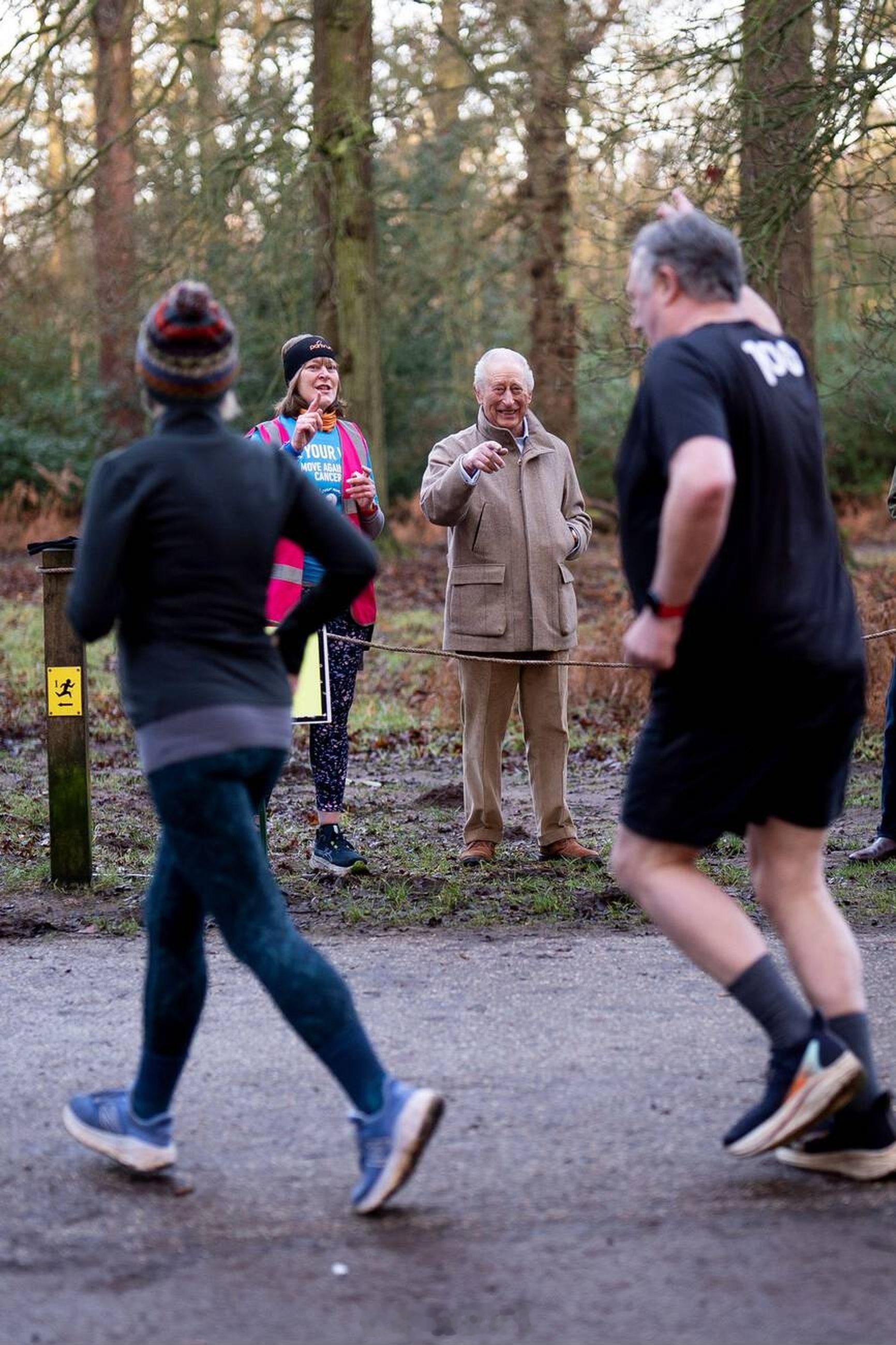 英国王室为纪念即将到来的世界癌症日，今天查尔斯三世在桑德灵厄姆支持桑德灵厄姆