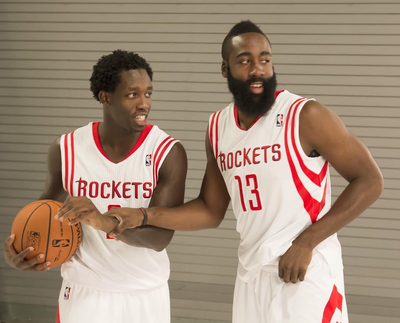 盛赞哈登为历史第三分卫！贝弗利绝对是哈登最忠实的拥趸之一！在哈登带伤率队击败篮