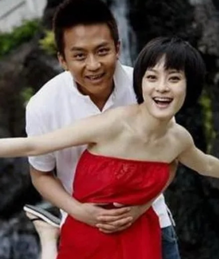 2005年，孙俪眼看瞒不下去了，回家告诉母亲，母亲邓丽芳一听邓超是江西南昌人，立