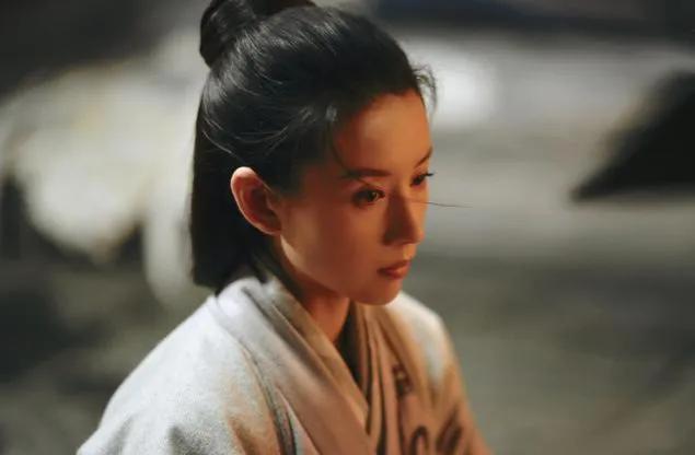 公元190年，郎中令李儒端着一杯毒酒走到了废帝弘农王刘辩的面前，笑着说道：“这是