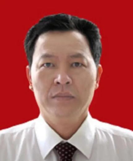 1984年，战斗英雄杜海山被妻子告上法庭，妻子含泪控诉：每月70块钱的工资，他只