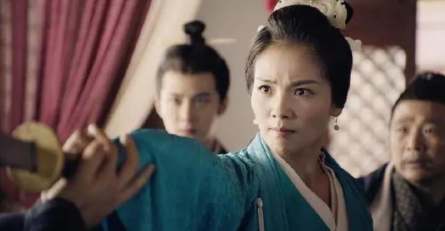 司马懿晚年，嫌弃50多岁的发妻张春华人老珠黄，不愿与她同房。他搬去别院，一去不复