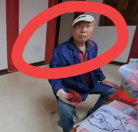 山西文旅沦陷了！男子五台山盖章被骂，一章十元，盖歪重盖还需收费