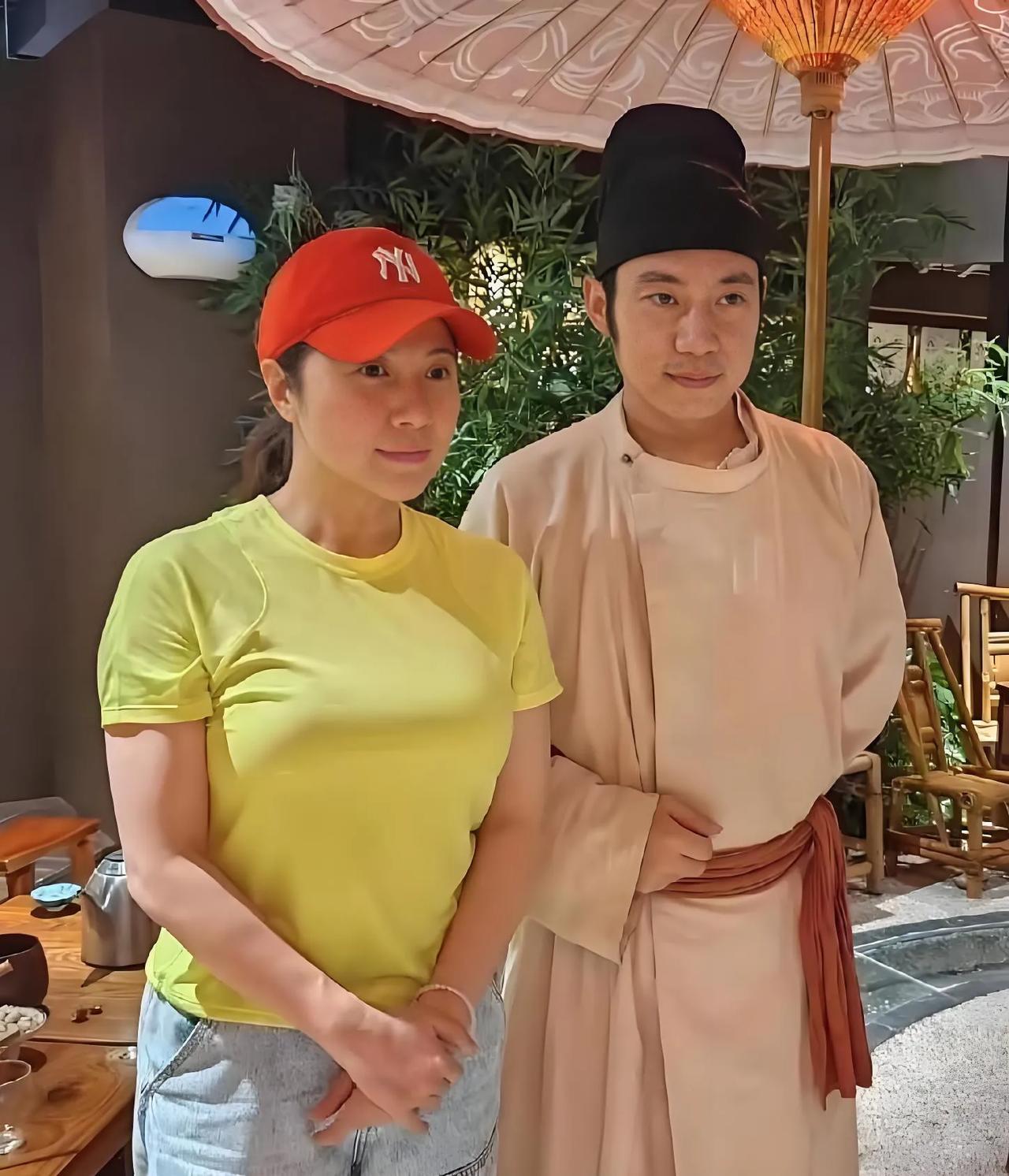 如此有魅力的颜丙燕，何止是20岁年轻人，恐怕所有人都不能拒绝吧！颜丙燕深受大