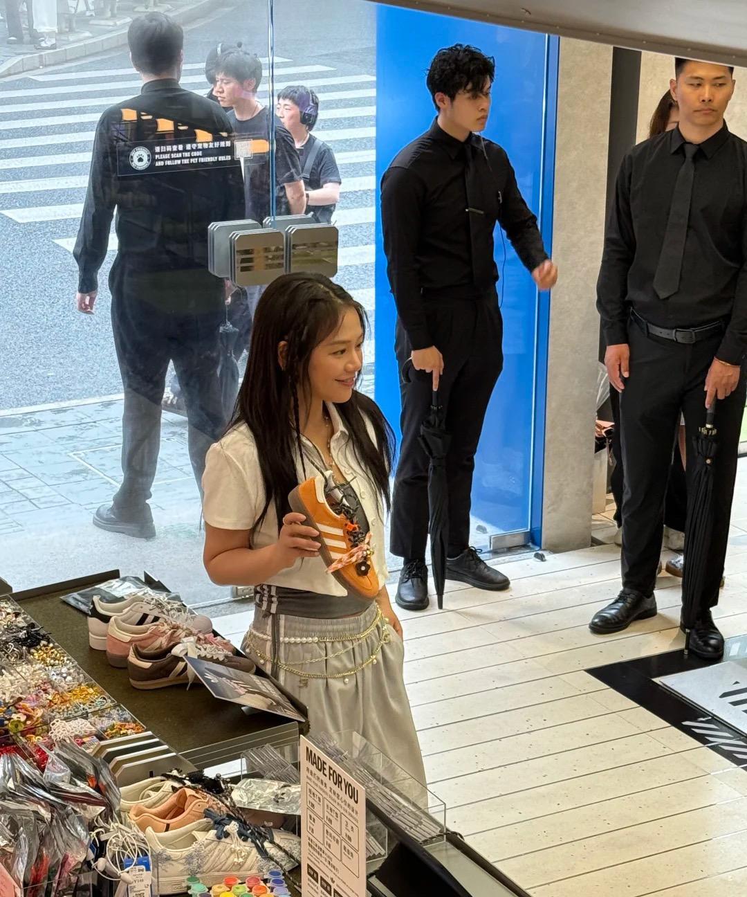 37岁马思纯现身上海活动，造型引热议，状态却藏少女感在娱乐圈这个竞争激烈的舞台