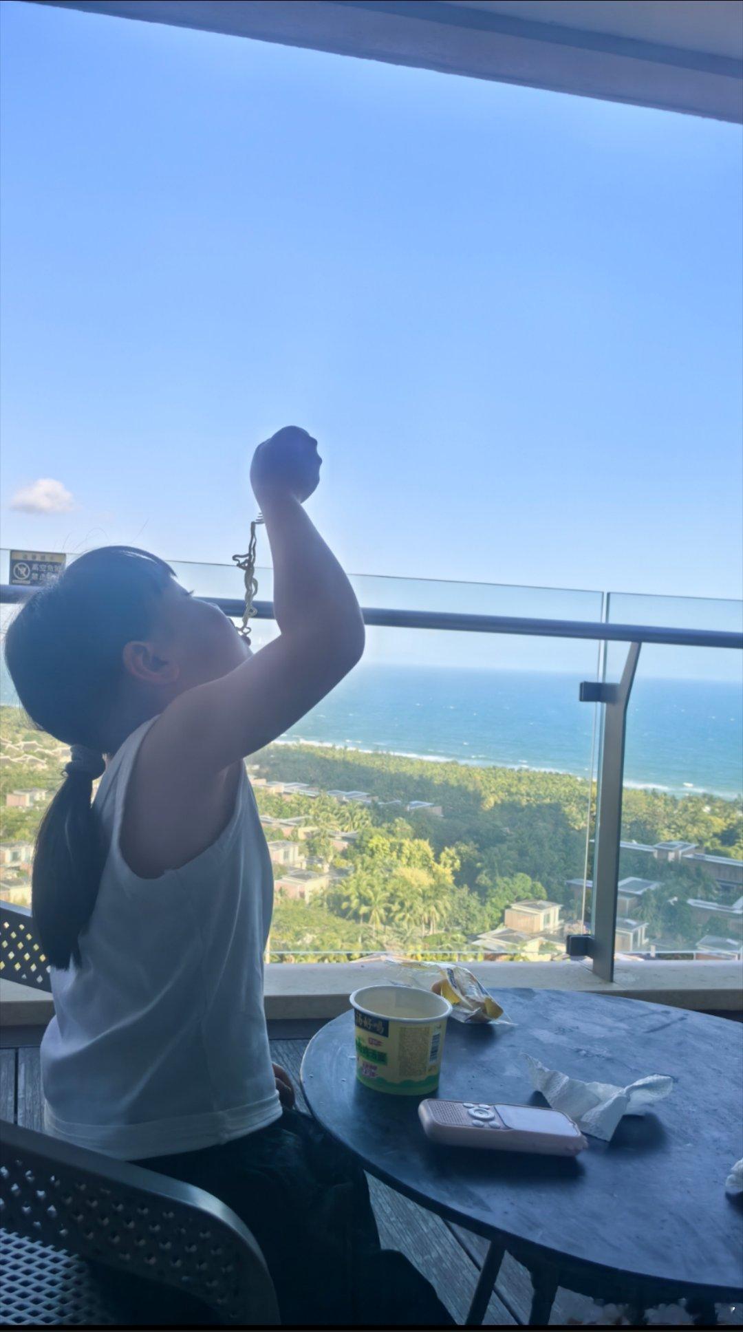 还持有几个商业航天，今天就跟我女儿这个姿态一样三亚·三亚亚特兰蒂斯酒店