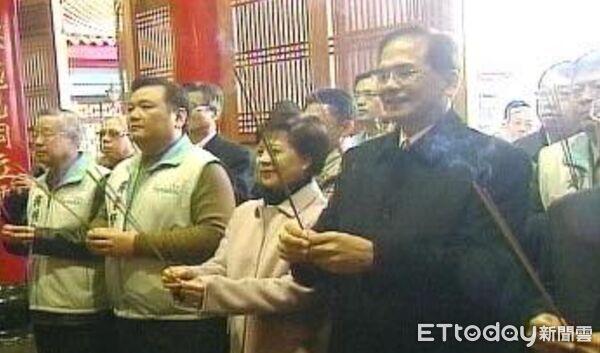 与李四川合照惹议！本尊晒游锡堃谢长廷合照，呛“那时怎没说是黑道”国民党新北市长