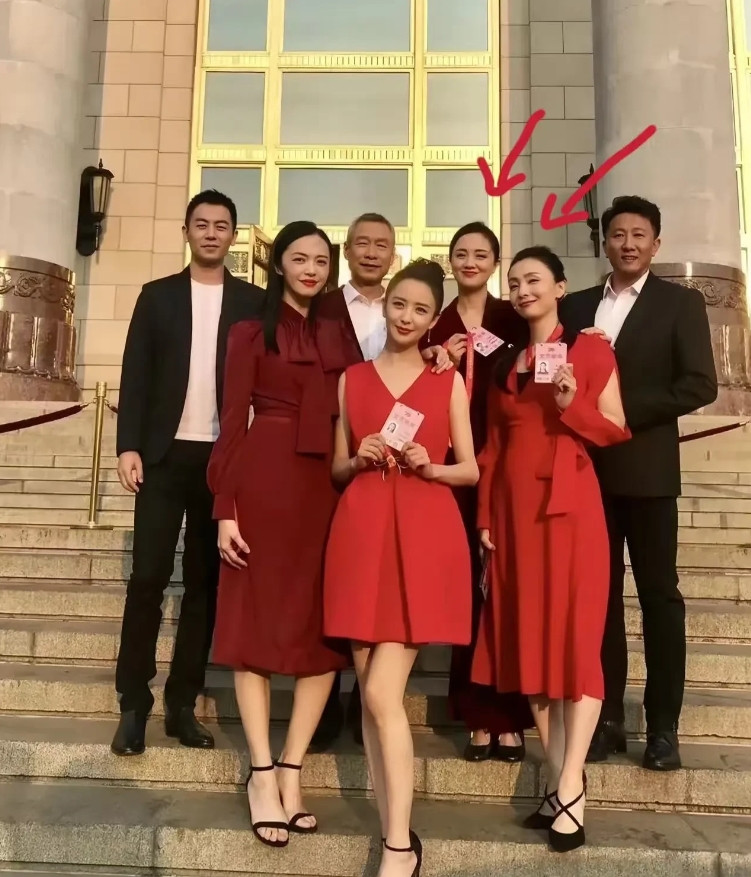 小陶虹：整理两人38年友谊剧照时，感慨万分！好友朱媛媛：已经离开我们了。[蜡